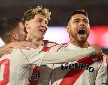 River goleó a Barracas y se metió en los cuartos de final del Torneo Apertura