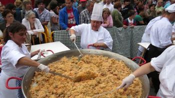 argentina batio un record guinness con el arroz con pollo mas grande del mundo argentina batio un record guinness con el arroz con pollo mas grande del mundo
