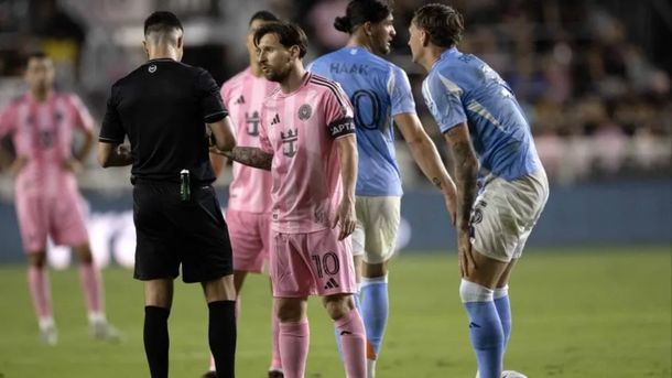 La bronca de Lionel Messi con el árbitro tras el empate de Inter Miami: Sos un cagón
