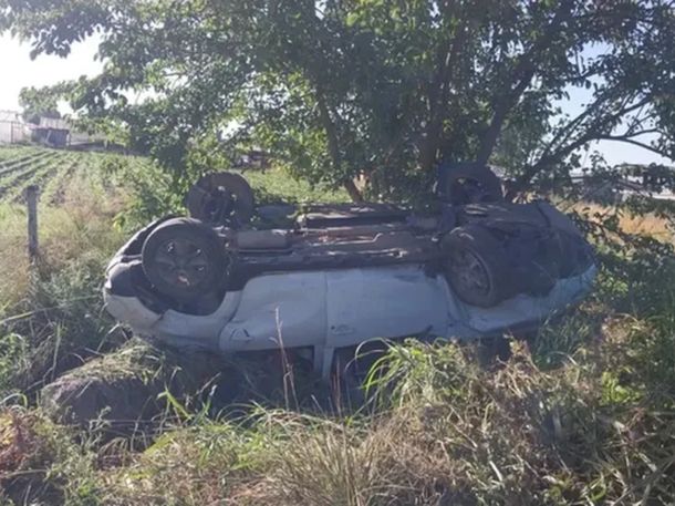 Tomaban mate mientras viajaban a la Costa y volcaron: un muerto y un herido