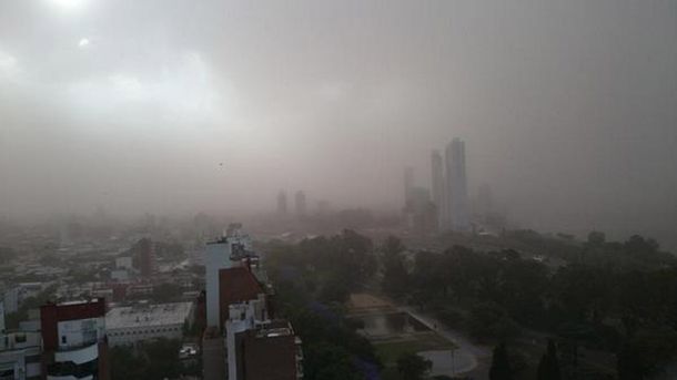 La sensación térmica llegó a los 39.3 grados en la Ciudad y en tres horas bajó 17 grados