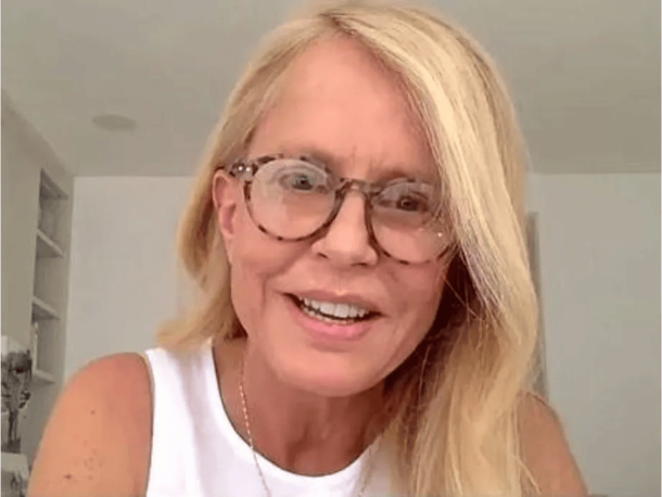 Cecilia Bolocco sorprendió con una microbikini a sus 58 años.