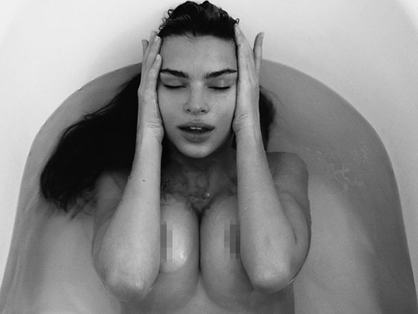 Emily Ratajkowski le puso el cuerpo a una producción muy hot