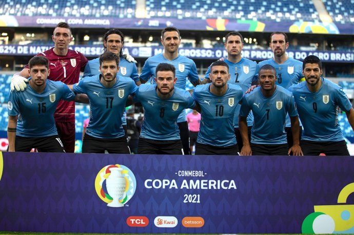 La FIFA insta a Uruguay a retirar dos estrellas de la equipación