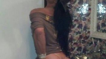esta diva le hace frente a la tormenta con una pose atrevida esta diva le hace frente a la tormenta con una pose atrevida