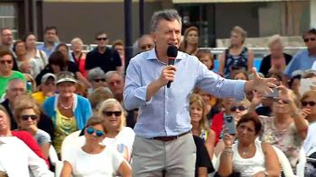 Mauricio Macri con jubilados en San Isidro Mauricio Macri con jubilados en San Isidro