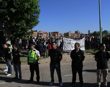 Continúa la toma en el predio de Villa Lugano y se espera una nueva instancia de diálogo