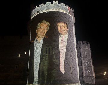 Proyectaron sobre el castillo de Windsor fotos de Trump junto a Jeffrey Epstein