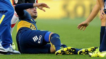 Fernando Gago lesionado en un Superclásico Fernando Gago lesionado en un Superclásico