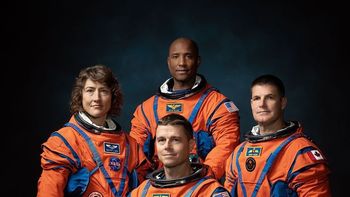 la alucinante foto de la tierra que la tripulacion de artemis ii saco desde casi 70 mil kilometros de distancia