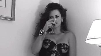 famosa estrella firma para ser la chica bond mas vieja de la historia famosa estrella firma para ser la chica bond mas vieja de la historia