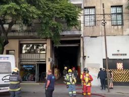 la insolita causa que habria provocado el incendio en una historica fabrica de bicicletas en barracas la insolita causa que habria provocado el incendio en una historica fabrica de bicicletas en barracas