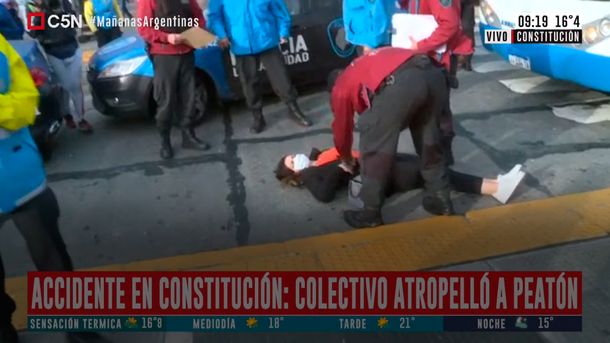 Accidente en Constitución: un colectivo atropelló a una mujer cuando intentaba cruzar la calle
