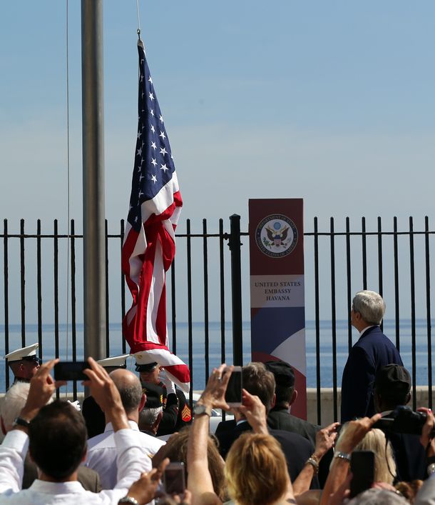 VIDEO: el histórico izamiento de la bandera de EE.UU. en Cuba
