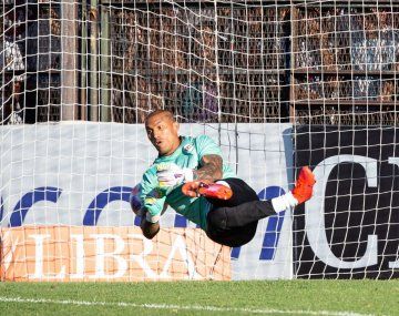 Detuvieron al arquero de Platense: su novia lo denunció por violencia de género