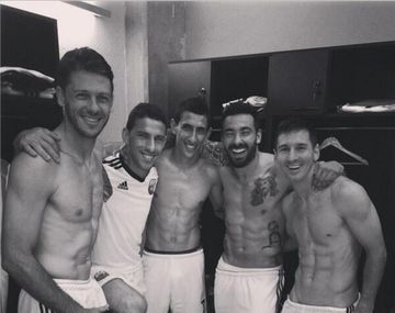 Ezequiel Lavezzi festejó el triunfo ante Irán en las redes