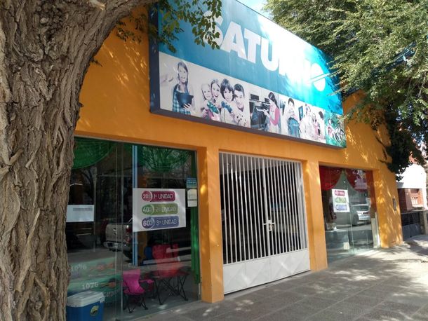 Cerraron las cadenas de electrodomésticos Lucaioli y Saturno: casi 500 empleados en la calle