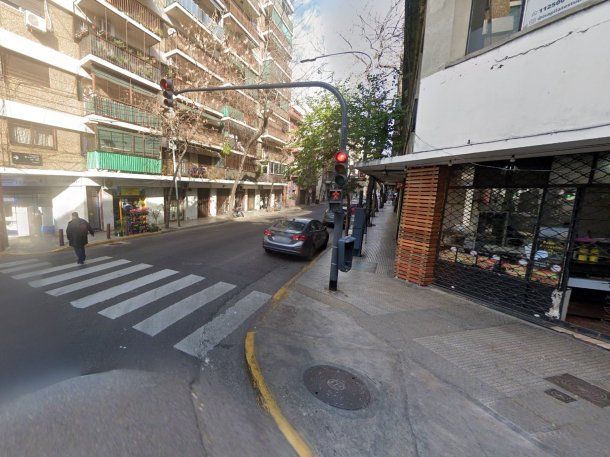 Dos jubilados limpiaban su casa con la puerta abierta: les robaron todos sus ahorros