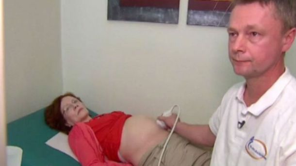 Supermamá alemana: tiene 65 años, 13 hijos y espera cuatrillizos