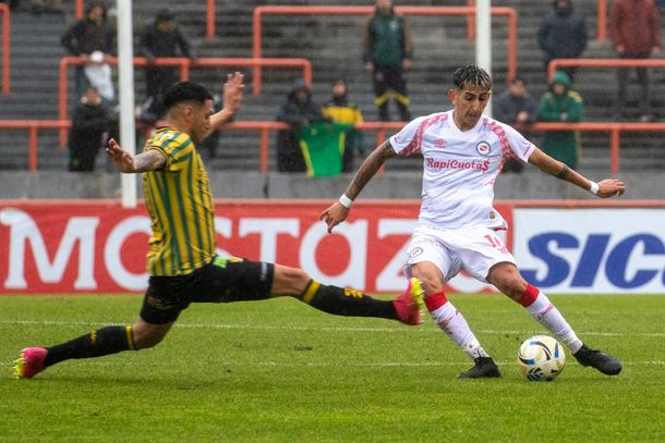 Argentinos Juniors venció por 2-0 a Aldosivi y profundizó su crisis en el Torneo Clausura