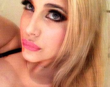 Charlotte se arrepintió de sus cirugías y no se quiere mostrar