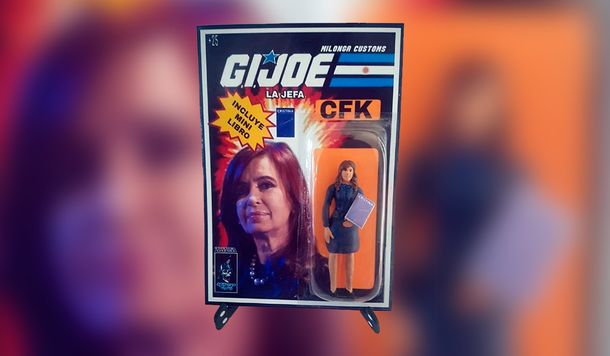 Cristina Kirchner tiene su muñeca de colección: se llama La Jefa e incluye un minilibro
