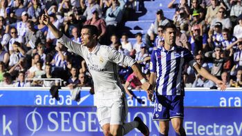 Cristiano Ronaldo cortó su sequía goleadora con un triplete ante el Alaves como visitante Cristiano Ronaldo cortó su sequía goleadora con un triplete ante el Alaves como visitante