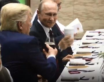 Insólito: Putin brindó con Trump en el G20 ¡y lo hizo con su propio vaso!