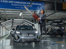 Crisis en la industria automotriz: suspensión y retiros voluntarios en Stellantis, la más grande de Argentina Crisis en la industria automotriz: suspensión y retiros voluntarios en Stellantis, la más grande de Argentina