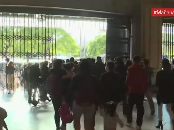 Amenazas de bomba en los trenes Roca, Sarmiento, Belgrano Sur y Urquiza: desalojaron Constitución