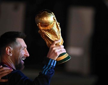 Furor por otro campeón del mundo en Mar del Plata: llegó con la camiseta de Messi