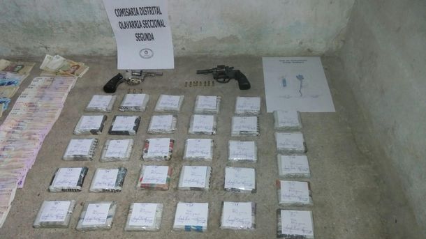 Detienen a una pareja narco que escondía droga en cajas de zapatos