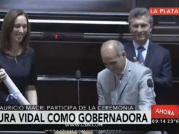 vidal juro como gobernadora de la provincia acompanada por macri vidal juro como gobernadora de la provincia acompanada por macri