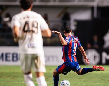 San Lorenzo levantó un 0-2 y empató 2-2 con Santos en Brasil.