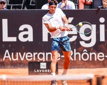 Tomás Etcheverry debutó con triunfo en el Roland Garros
