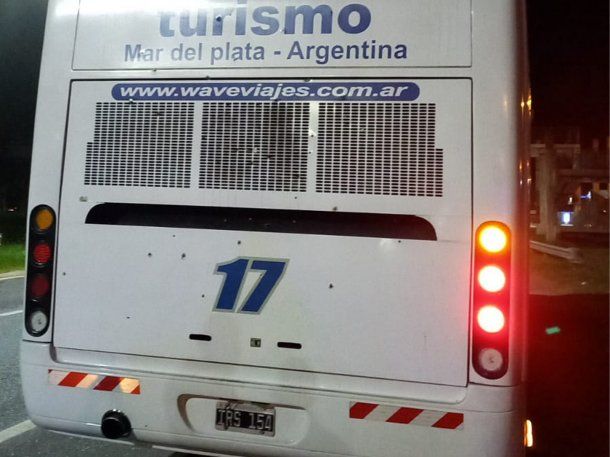 Feroz ataque a tiros a dos micros en Ruta 2: uno recibió 20 disparos y otro 14