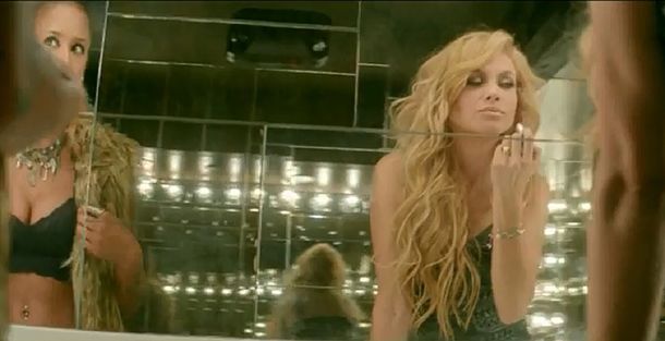 Paulina Rubio vuelve al ruedo con un clip muy erótico: mirá el video