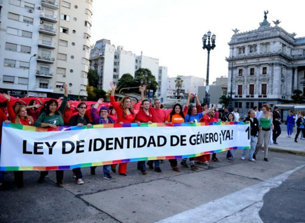 Unas tres mil personas trans votarán con el nuevo DNI