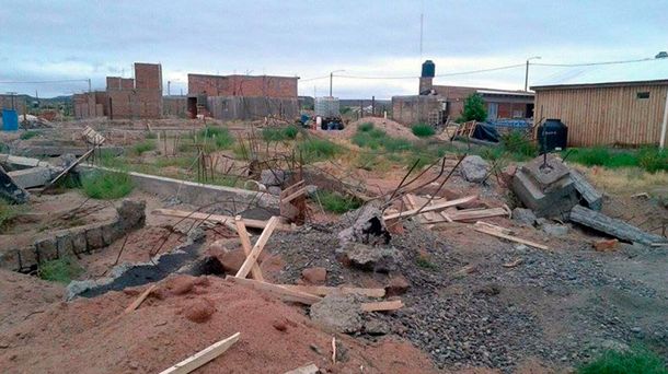 Volvía del velorio de su padre y encontró que le habían demolido la casa