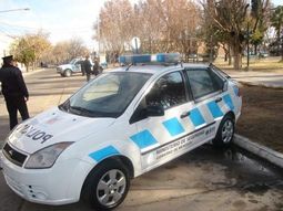 Un ex policía se atrincherado con su familia como rehén