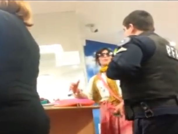 La furia de una clienta: se peleó con los empleados y destruyó un local