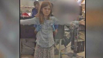 un padre denuncio que manosearon a su hija de 10 anos en un aeropuerto un padre denuncio que manosearon a su hija de 10 anos en un aeropuerto