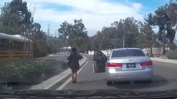 insolito: abandono su vehiculo en marcha y provoco un accidente insolito: abandono su vehiculo en marcha y provoco un accidente