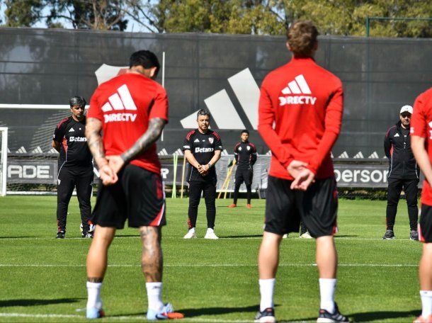 Minutos de silencio en todo el fútbol argentino por la partida de Russo: el gesto de River