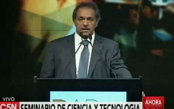 Scioli: La competitividad se logra con eficacia, no con devaluación