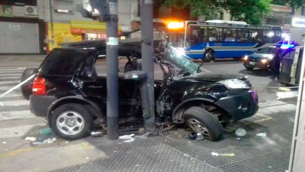 Flores: así quedó la Ecosport después del accidente en el que murió un hombre