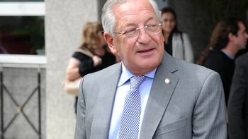 fellner: no necesitamos ni de banderas ajenas ni pintarnos de amarillo fellner: no necesitamos ni de banderas ajenas ni pintarnos de amarillo