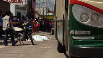 Un joven de 15 años murió aplastado por un colectivo Un joven de 15 años murió aplastado por un colectivo