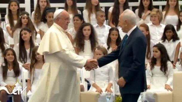 El Papa, reunido con Shimon Peres: Paz a Israel y a todo Oriente Medio, Shalom