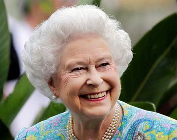 Los memes por la tapa de Hello de la Reina Isabel II
